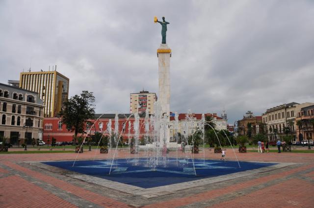 Médea so zlatým rúnom zdobí hlavné námestie v Batumi. foto: Tom