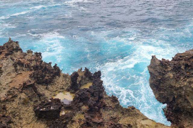 Blowholes, ktoré nárazmi morských prúdov vydávajú ohlušujúce zv