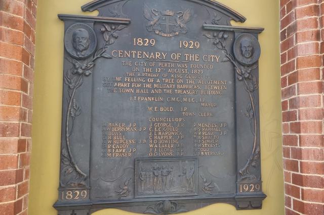 Tabuľa, ktorá nám pripomína založenie mesta svetla
foto: Jiří J