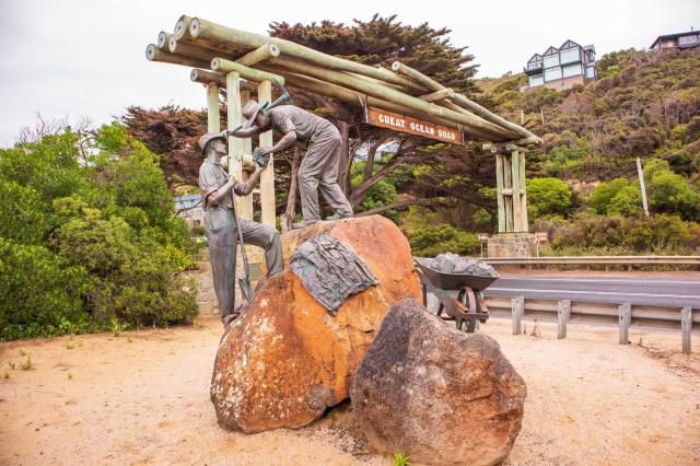 Vstupujeme cez bránu na Great Ocean Road, najdlhší vojnový pamä