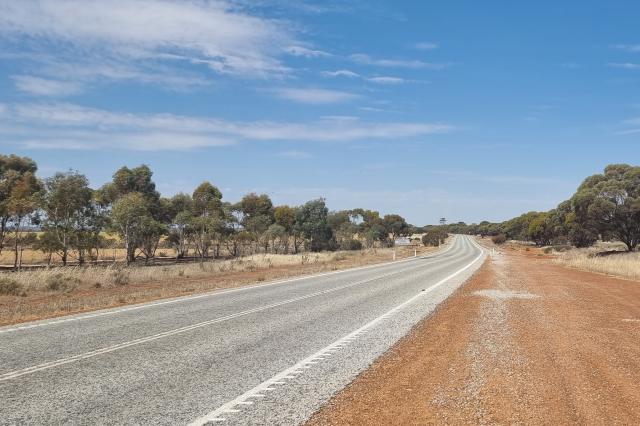 Ľudoprázdne cesty západnej Austrálie foto: Tomáš Hušek - 