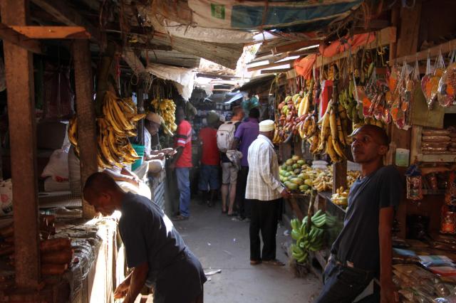V Stone town sa okrem iného ponoríme aj do uličiek miestneho tr