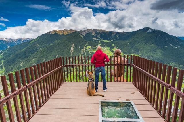 Prechádzame na vyhliadku Mirador Roc Del Quer, odkiaľ máme tie 