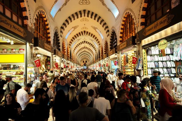 Egyptský bazár plný korenín. Už je čas na prvé suveníry. Foto: 