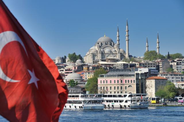 Mešita sultána Ahmeta alebo Sultanahmet Camii poznáme ako Modrú