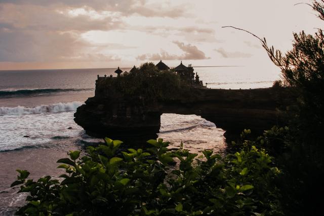 Pura Batu Bolong na Bali, je jeDeň z chrámov v oblasti Tanah Lo