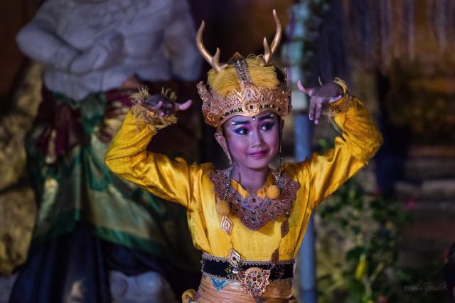 Tanečnica z Bali.
foto : Martin FERENČÍK — 