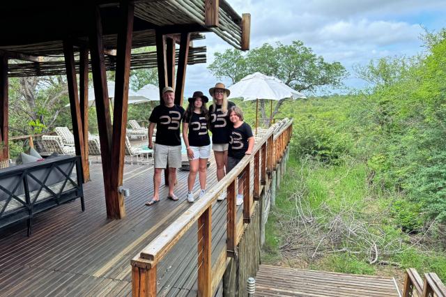 Hilltop lodge je umiestnená na vrchu pahorkov, odkiaľ sa naskýt