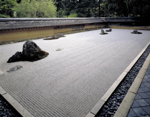 Ryōan-ji je najkrajším zen-budhistickým chrámom v meste Kjóto a