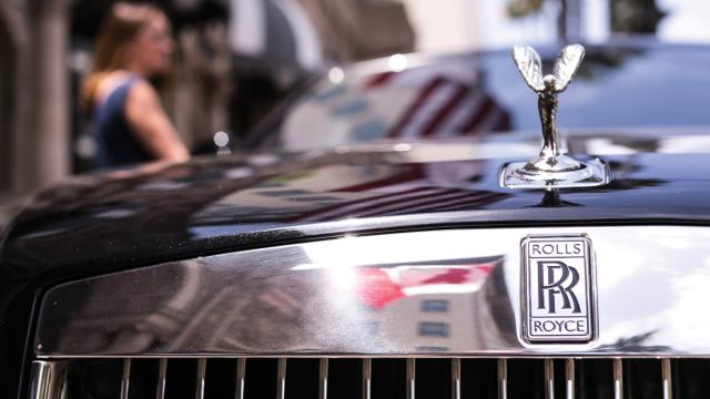 Z Mekky do Mediny.  Toto auto stojí pred hotelom Four Seasons v