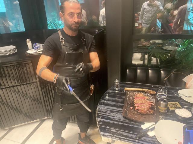 Steak house Nusr-Et je dnes najznámejším na svete. Prvý otvoril