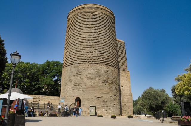 Dievčenská veža v starom Baku je najvýraznejším symbolom hlavné