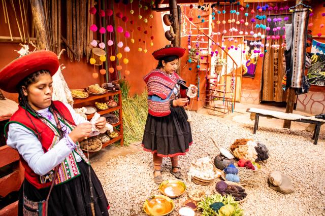 Tradičné farbenie látok alebo chinchera. foto: Ľubor Kučera - 