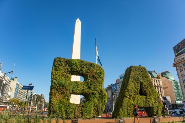 Buenos Aires leží na brehu rieky Rio de la Plata, ktorá má na š