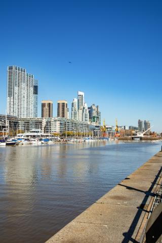 Moderné Puerto Madero, ktoré bola ešte pred desiatimi rokmi neb