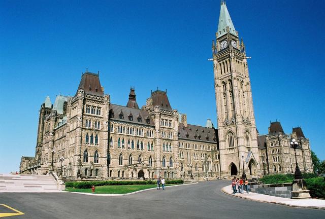 Ottawa - Kanadský parlament s Peace Tower