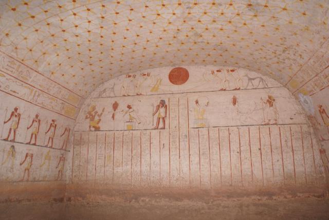 Vnútro pyramíd a hrobiek a vy môžete fotiť. Prekrásne a keď roz