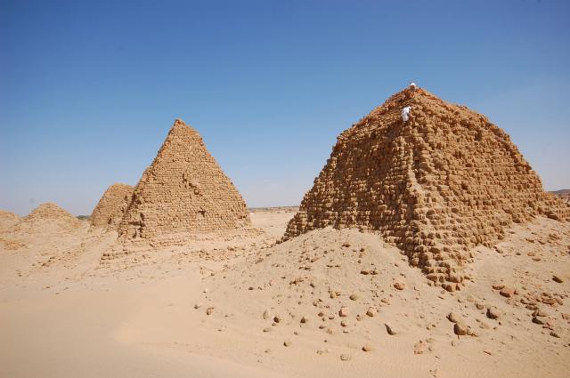 Šplháme sa na vrchol pyramídy. V Egypte boli na vrchole Zikmund