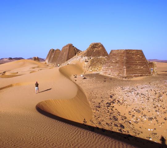 Kráčame k pyramídam. Každý z Vás si vyberie tú svoju. To nikde 
