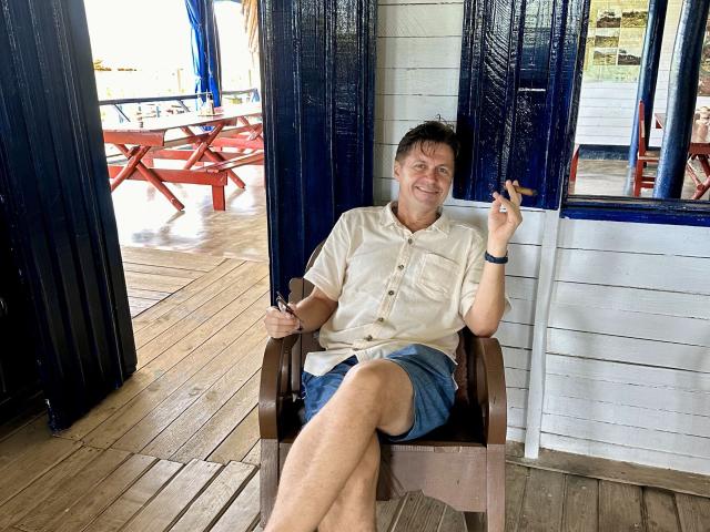 Tu v Pinar del Rio je totálny veget. Dáme si obed z lokálnych z