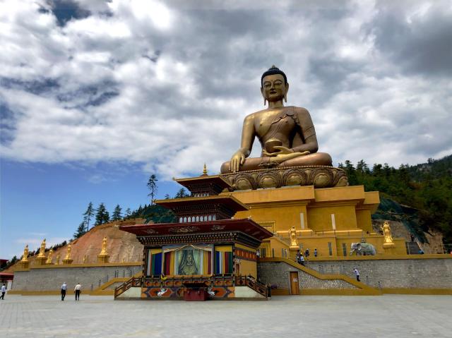 Zlatá socha Budhu v Thimphu patrí k najväčším na svete. foto: R