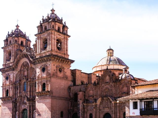 Po dlhom lete z Európy pristávame v Peru. Koloniálna architektú