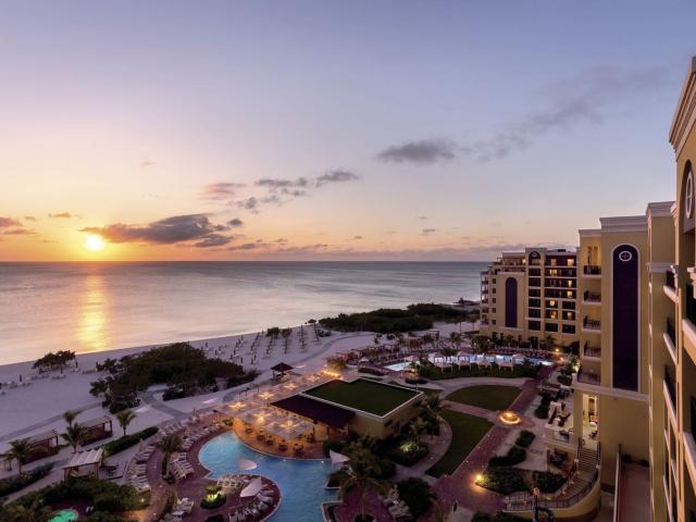 Oddychujte v hoteli Ritz na tropickom ostrove Aruba vid doplnko