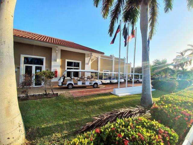 Po rezorte Memories Varadero sa dopravujete golfovým autíčkom. 