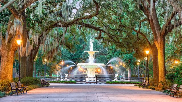 /uploads/usr/10908/zajazdy/usa/savannah-georgia-fountain-cover.