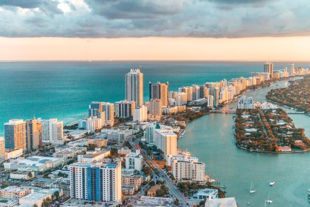 Downtown Miami vás okúzli modernými mrakodrapmi a hispánskou at