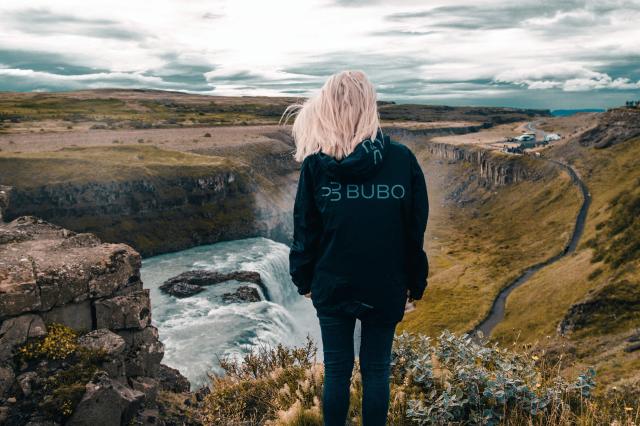 Pohľad na zlatý vodopád Gullfoss vám vyrazí dych. Nachádza sa n