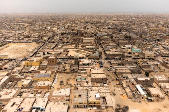 Prilietame do Nouakchottu, hlavného mesta púštnej Mauretánie. F