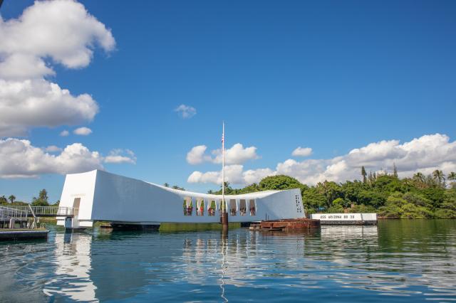 Na okraji Honolulu sa nachádza známe letisko Pearl Harbour, kto