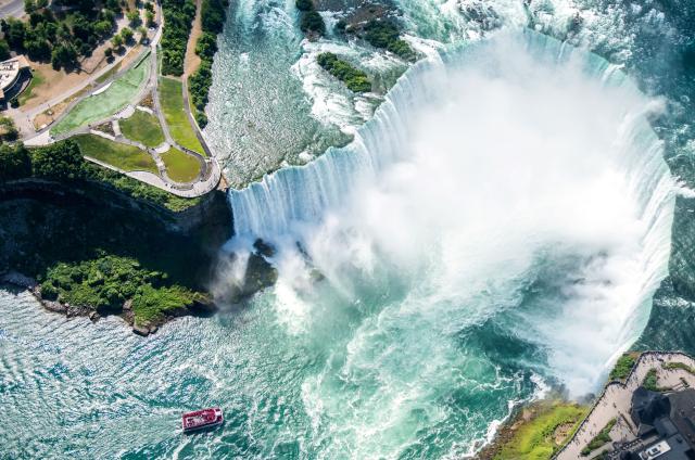 Popri brehu Ontárijského jazera sa dostaneme k Niagarským vodop
