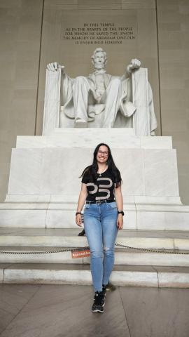Pozrieme si Lincolnov pamätník zblízka. foto: Katarína LACKOVÁ 