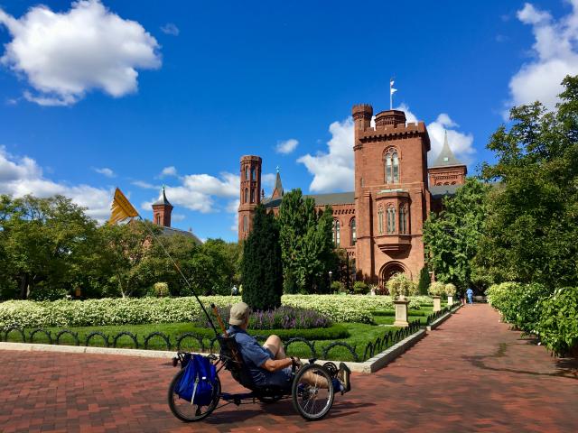Budova Smithsonovho inštitútu. foto:  - archív