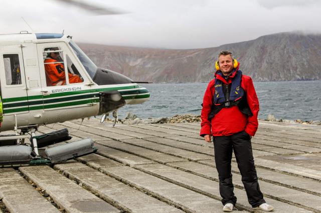 Helipad na Little Diomede island...stredom úžiny ide dátová lín