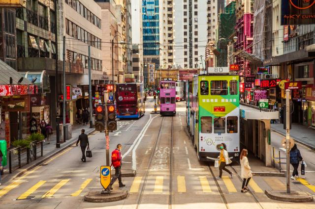 Hong Kong v kocke - výškové budovy medzi ktoré málokedy zasviet