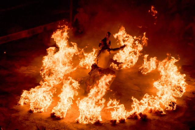 Ohňový tanec Kečak.
FOTO: Martin ŠIMKO – 