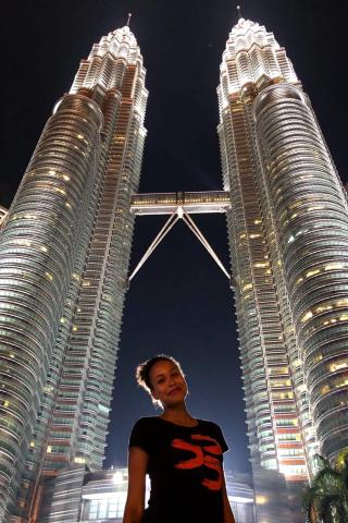 Najkrajšie dvojičky sveta v srdci Kuala Lumpur si vychutnáme.
F