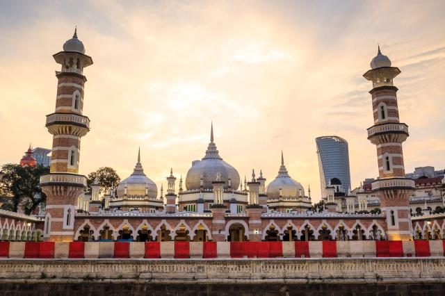 Mešita Masjid Jamek s maurskými a indo-saracénskymi architekton