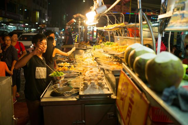 Malajský streetfood. Ochutnáte?
foto : Ľuboš FELLNER — 