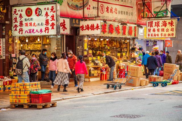 Navštívime rôzne trhoviská Hong Kongu - hračky, suveníry, domác
