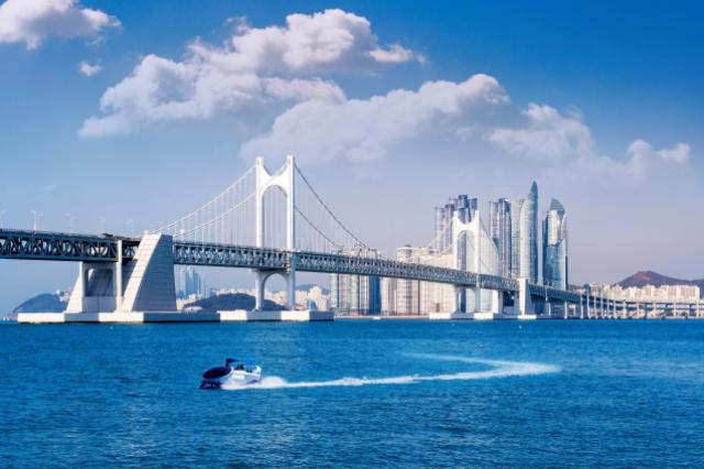 Busan je druhé najväčšie mesto v Južnej Kórei a jeho prístav je