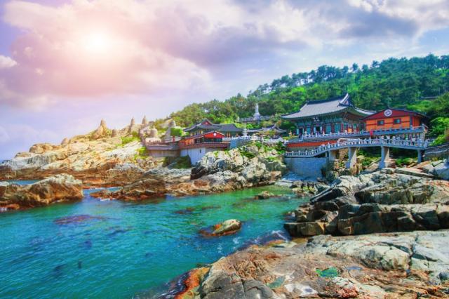 Chrám Haedong Yonggungsa a more Haeundae pri Busane