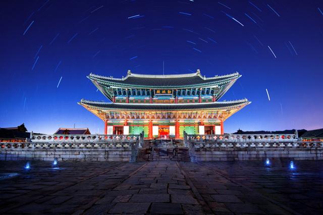 Palác Gyeongbokgung v Soule, je jeDeň z piatich hlavných paláco