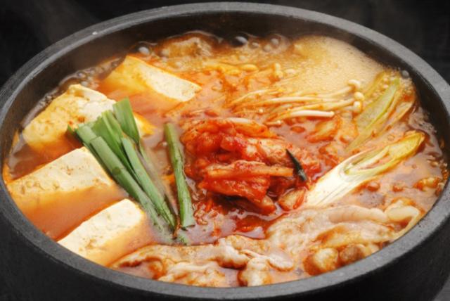Kimchi JJigae je polievka, alebo 