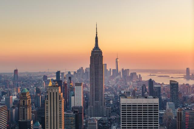 Uvidíte dominantu stredného Manhattanu- mrakodrap Empire State 