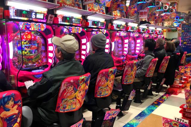 Tradičná pachinko herňa. foto : Martin ŠIMKO — 