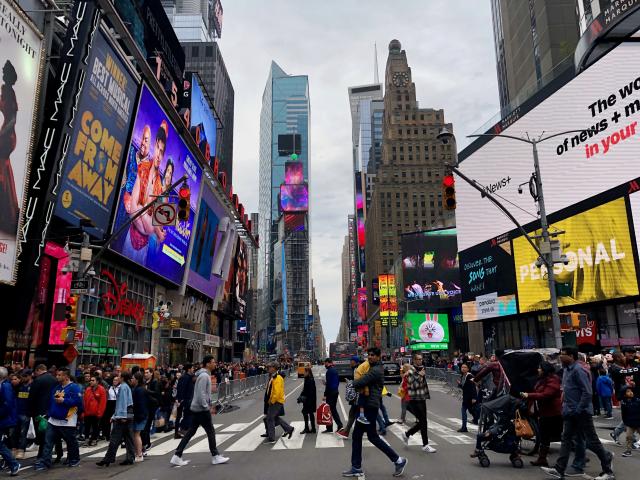 Times Square - život sa tu nezastaví ani v noci. foto:  - archí